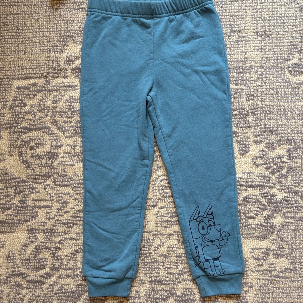 NWOT Bluey Sweatpants and  top Set  5t Boys - Picture 3 of 6